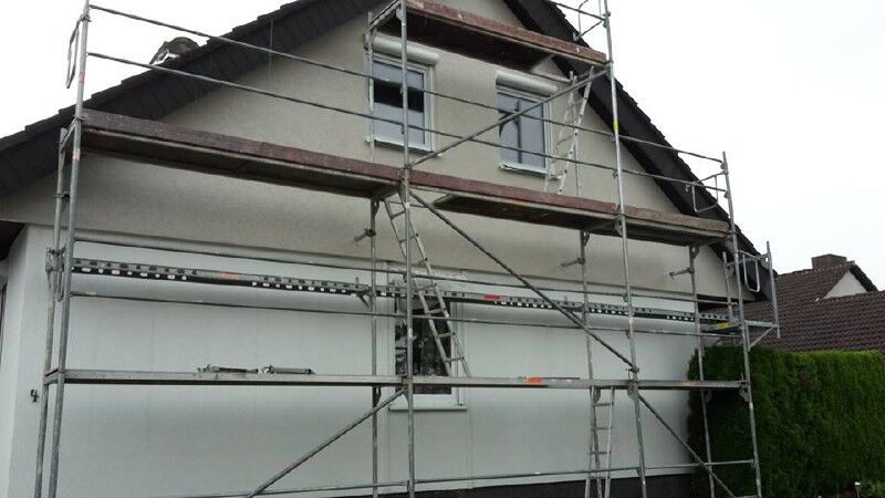 Professionelle Dämmarbeiten an der Fassade